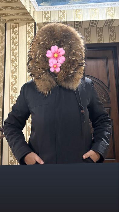 Продам Парку натуральгый мех очень теплая. Одивалась одну зиму.