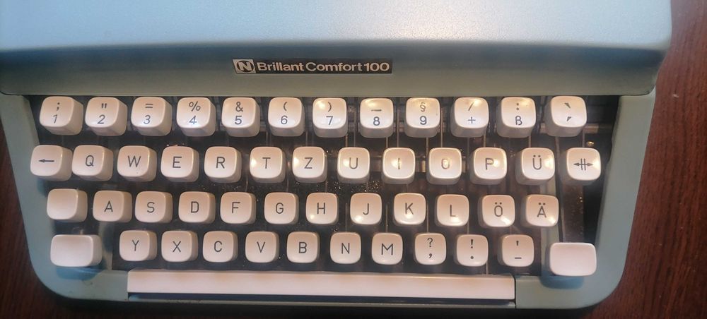 Mașina de scris Brillant Comfort 100 japoneza