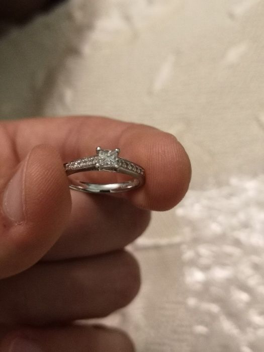 Годежен пръстен: платина с диаманти
