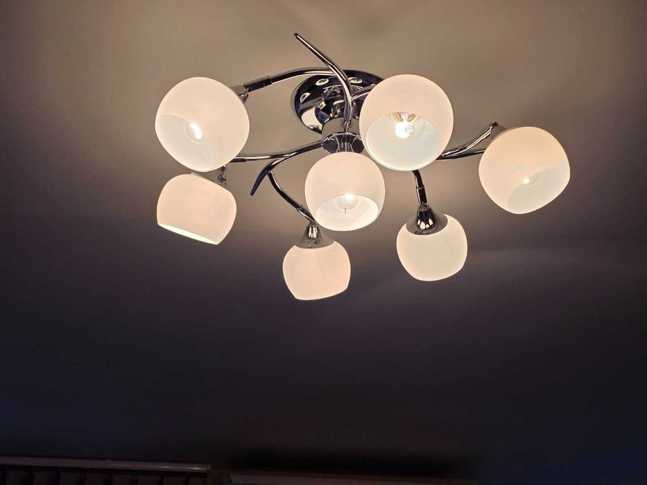 Полилеи, осветителни тела