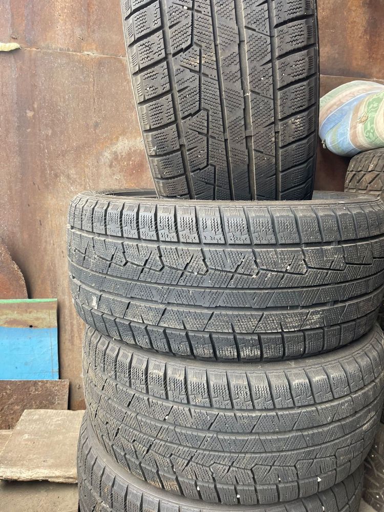 Продам резину 275/40R20