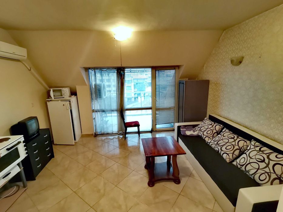 Дава се под наем Тристаен апартамент в Бургас, Център - 90 кв.м за 306 € - Снимка #4