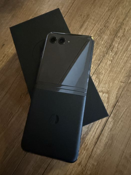 Motorola Razr 40 с гаранция