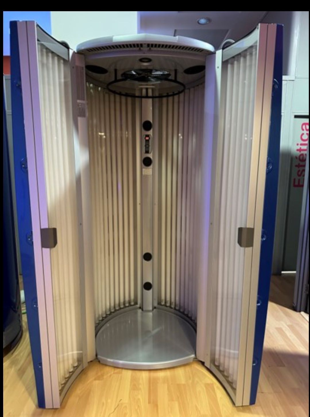 Вертикален солариум LUXURA  V5