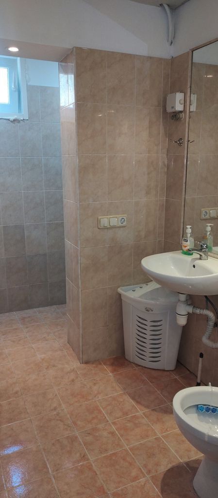 Дава се под наем Тристаен апартамент в Ямбол, Възраждане - 72 кв.м за 255 € - Снимка #9