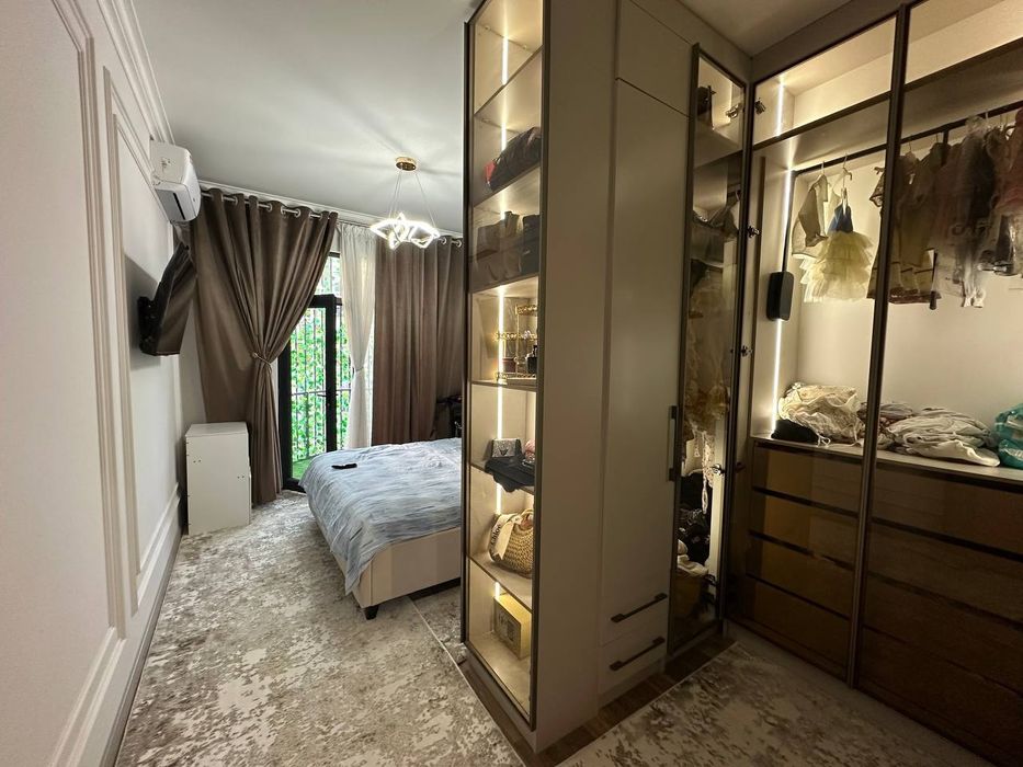 Уй сотилади 2хонали