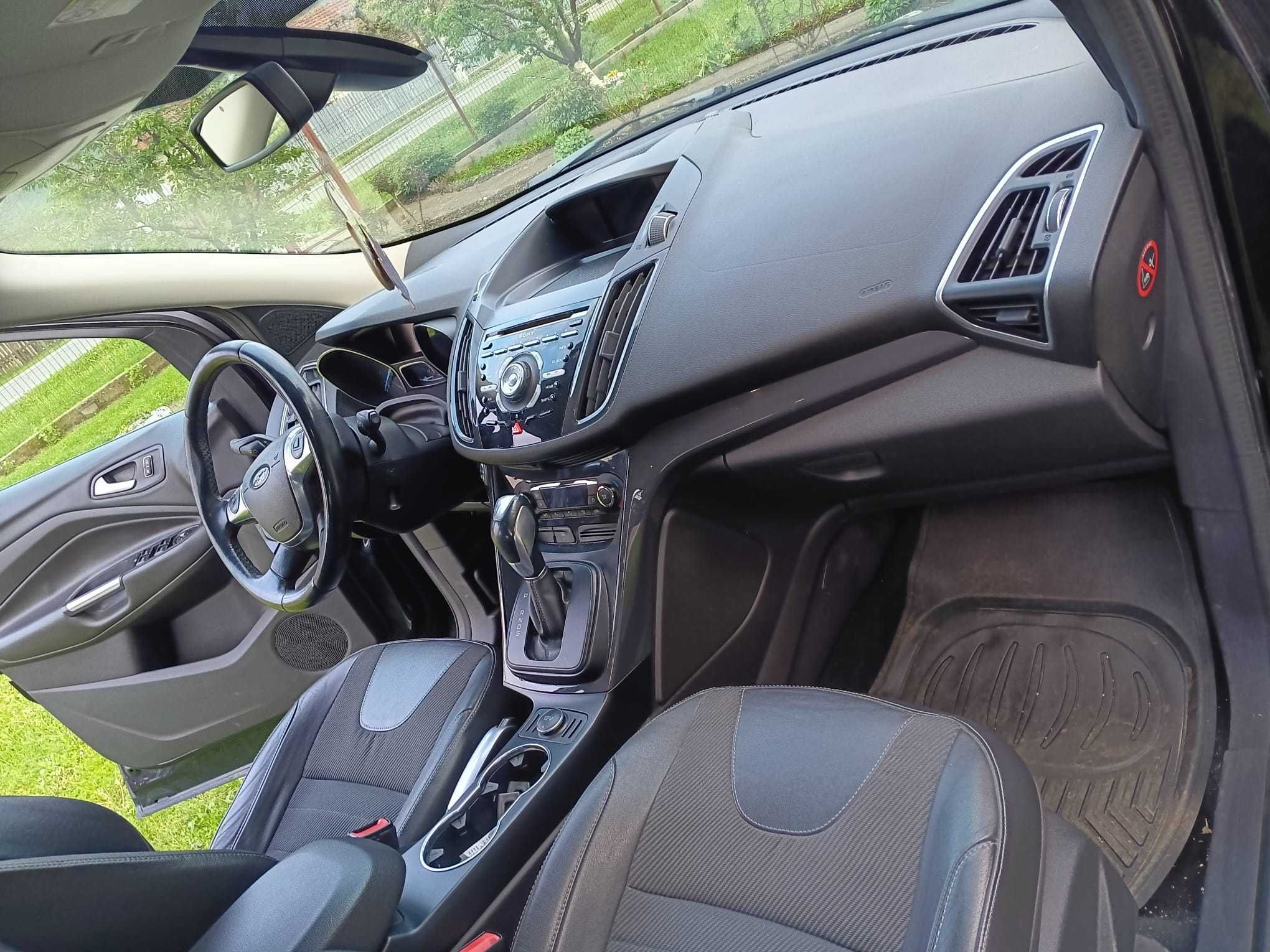 Vând Ford Kuga an 2013