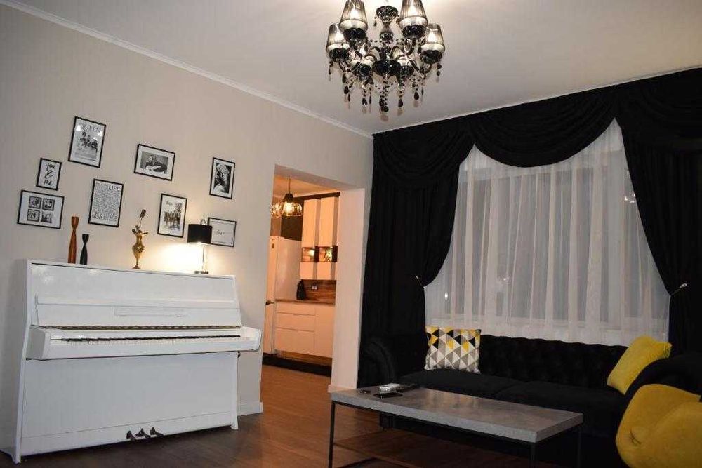 Луксозен апартамент в район Център