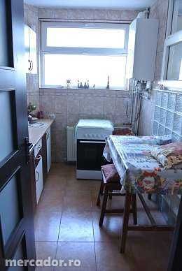 Dau in chirie vilă 3 camere 120 mp construiti sector 4 str. Odei