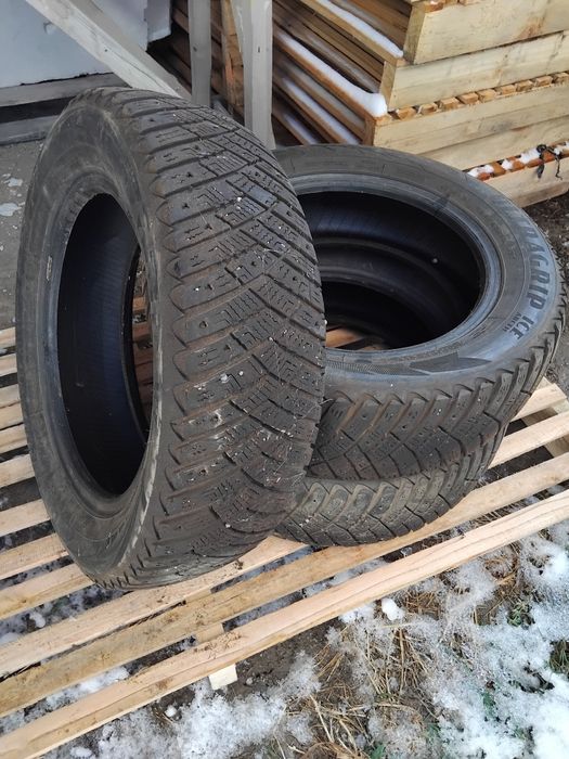 Продам зимние Шины б/у в среднем состоянии