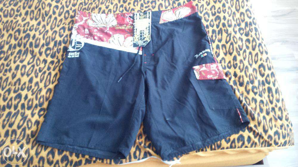 De vânzare pantaloni scurți