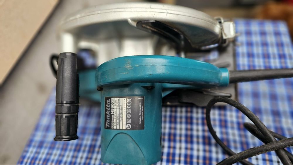 Ръчен циркуляр макита