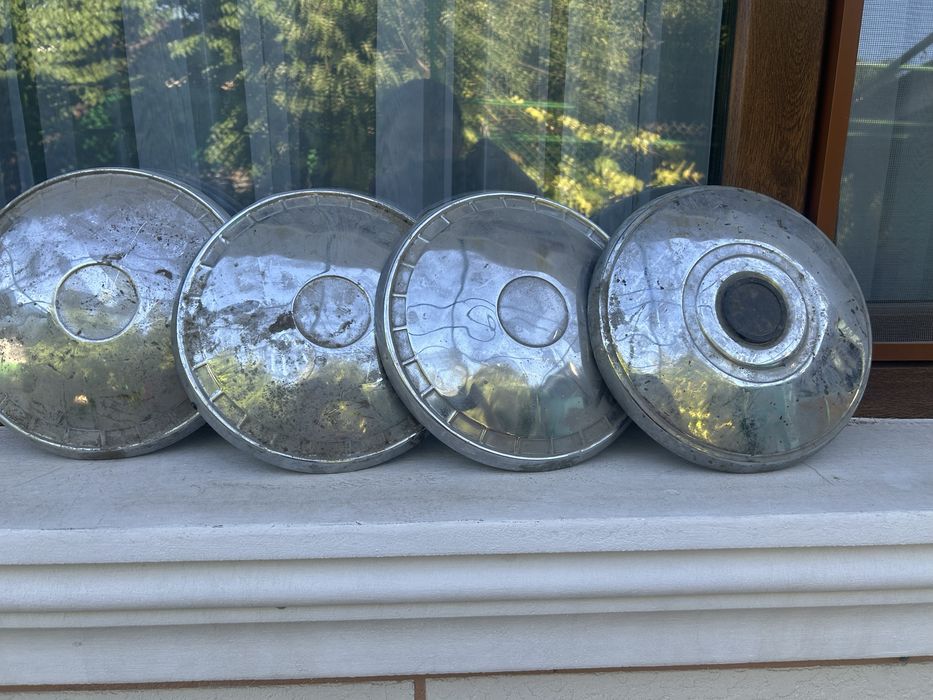 Колпаки жигули звоните по телефону 2 тысячи за штуку