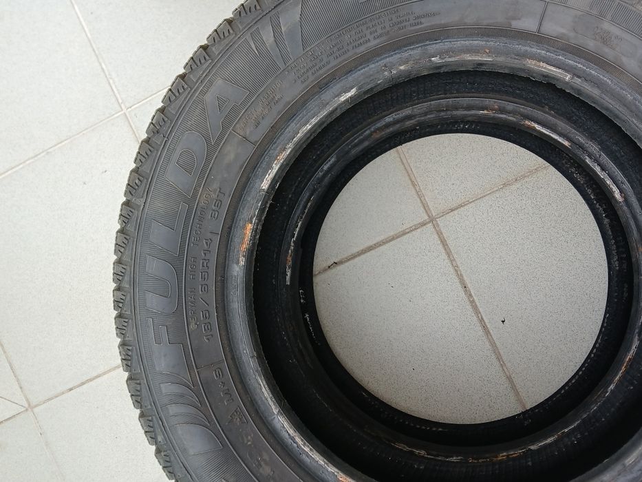 Продавам 2 броя зимни гуми FULDA  KRISTAL 185/65/14