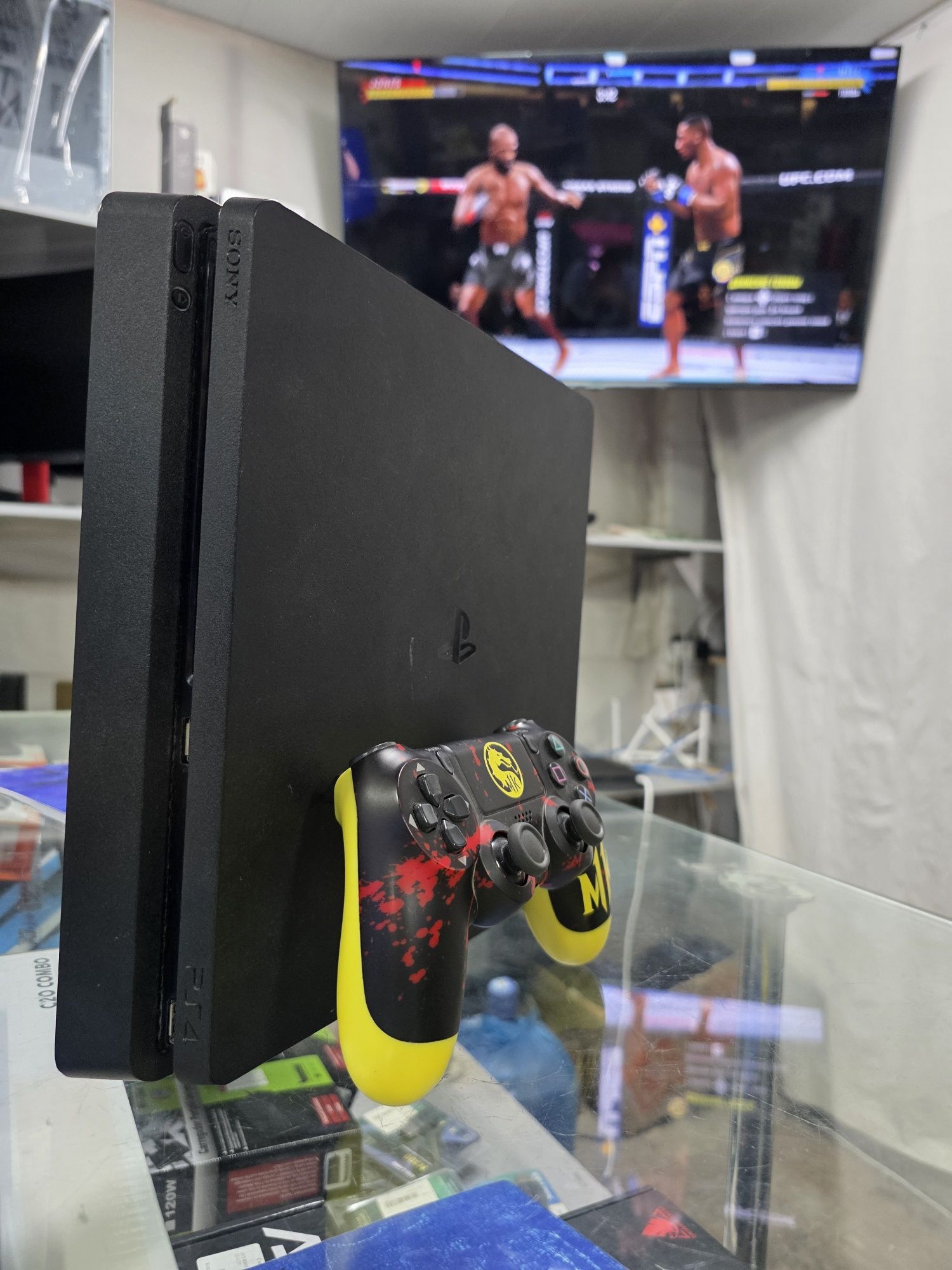 Продается игровой консол Sony Playstation 4 sl8m