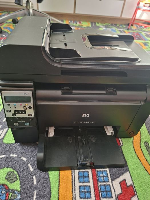 Vând imprimanta HP laser jet 100
