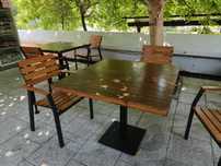 Mese din lemn 90x90cm cu picior metalic
