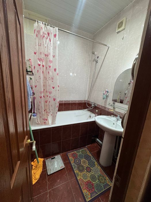 Ттз-2 Продается квартира 4/3/4 балкон 1.5х6 ор-р: Ширинбозорх
