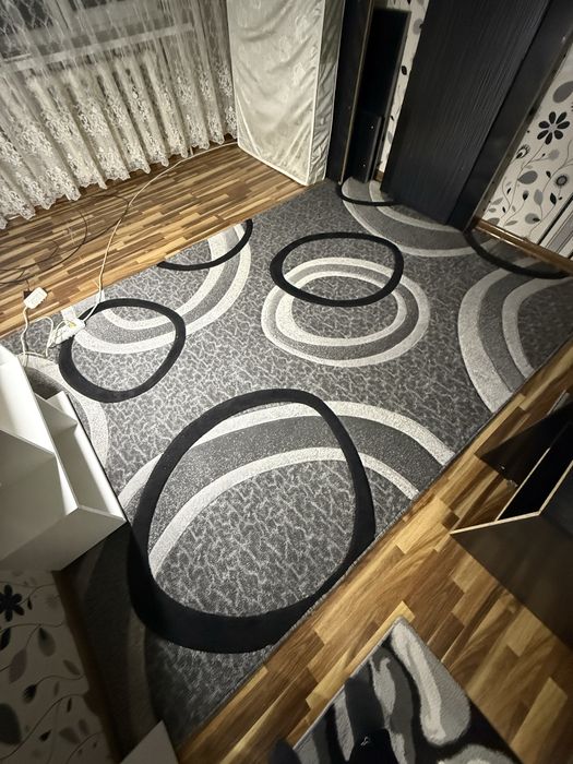 Продаётся ковёр в хорошем состоянии.