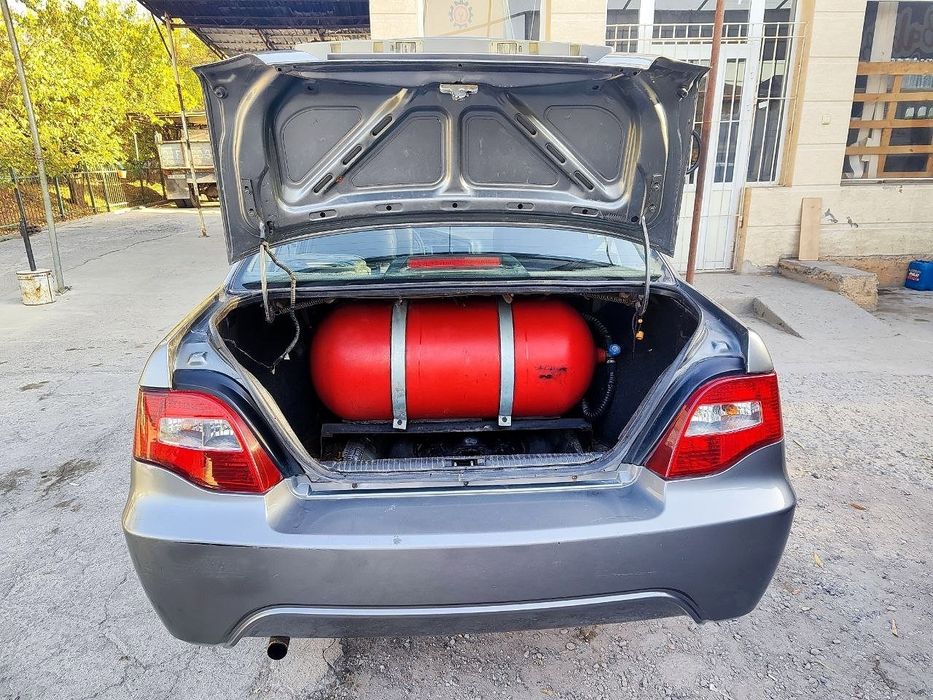 Продам  срочно Нексию 2