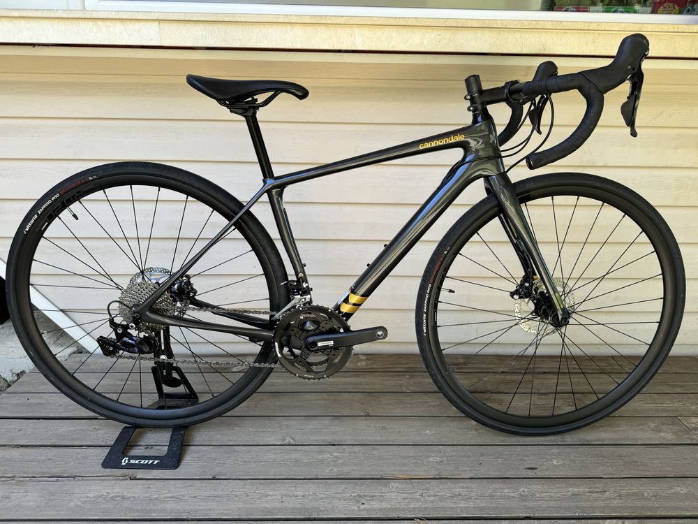 Карбонов велосипед Cannondale Synapse