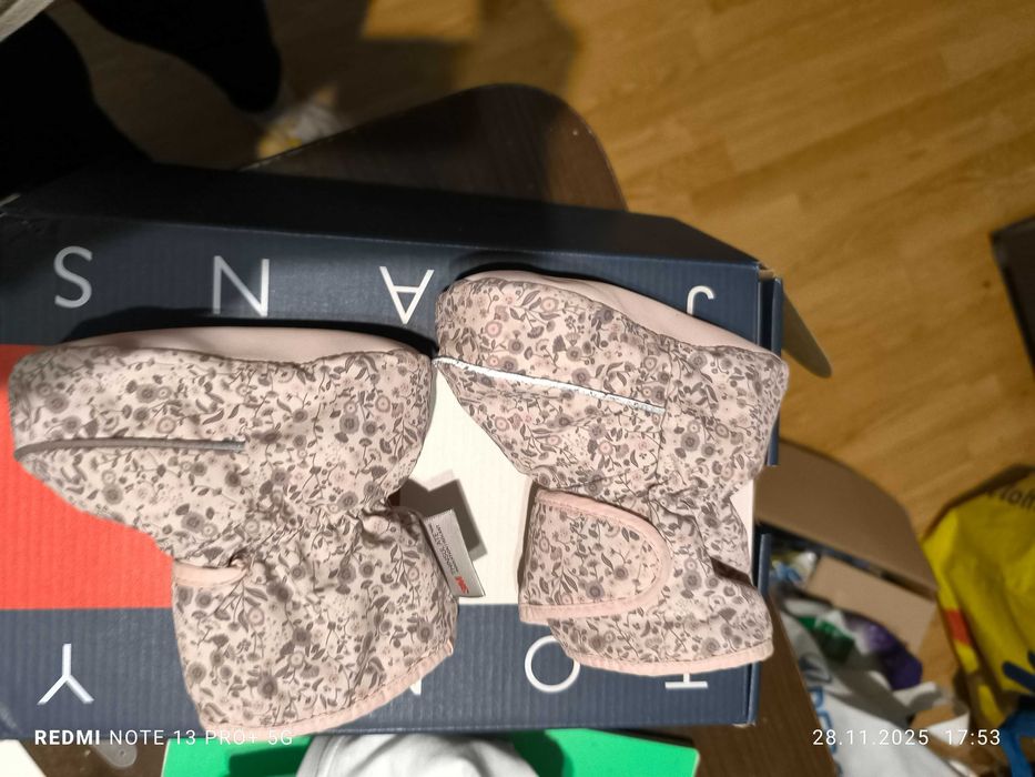 Botoșei fetița roz