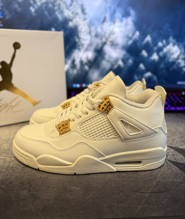 Jordan 4 metallic gold marimea 44.5