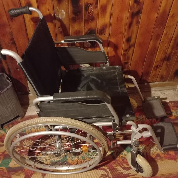 инвалидна количка.