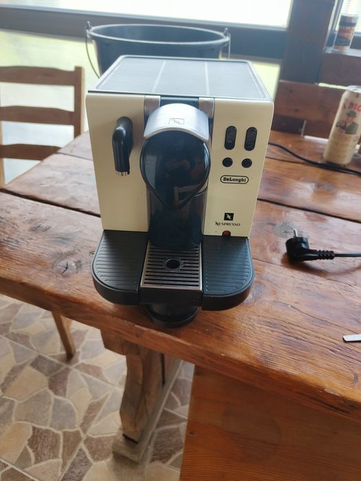Aparat de cafea Nesspreso DeLonghi