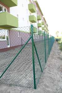 Garduri din plasă bordurată