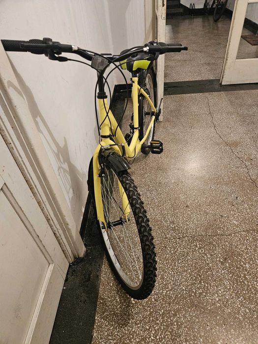Bicicleta cu viteze vand doua sunt la fel