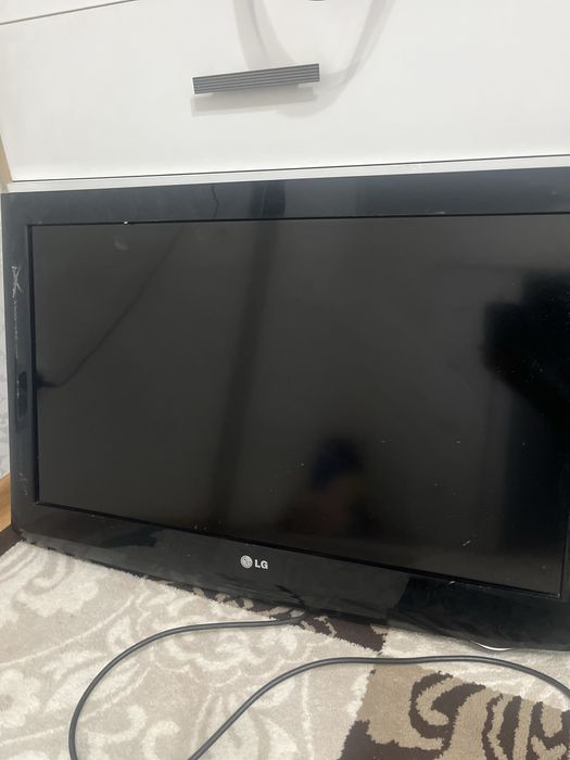 Телевизор LG в хорошем состоянии