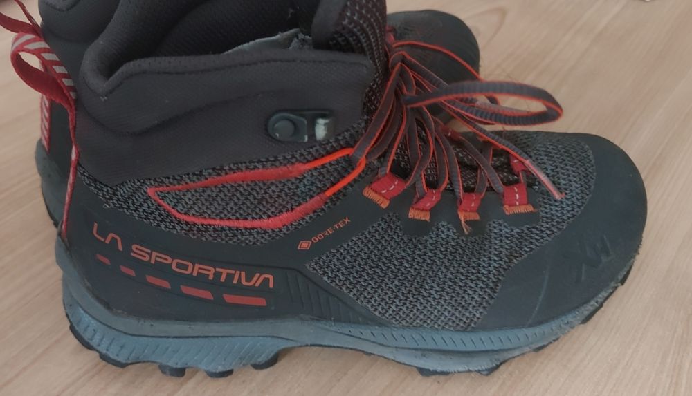 Туристически обувки La sportiva 38