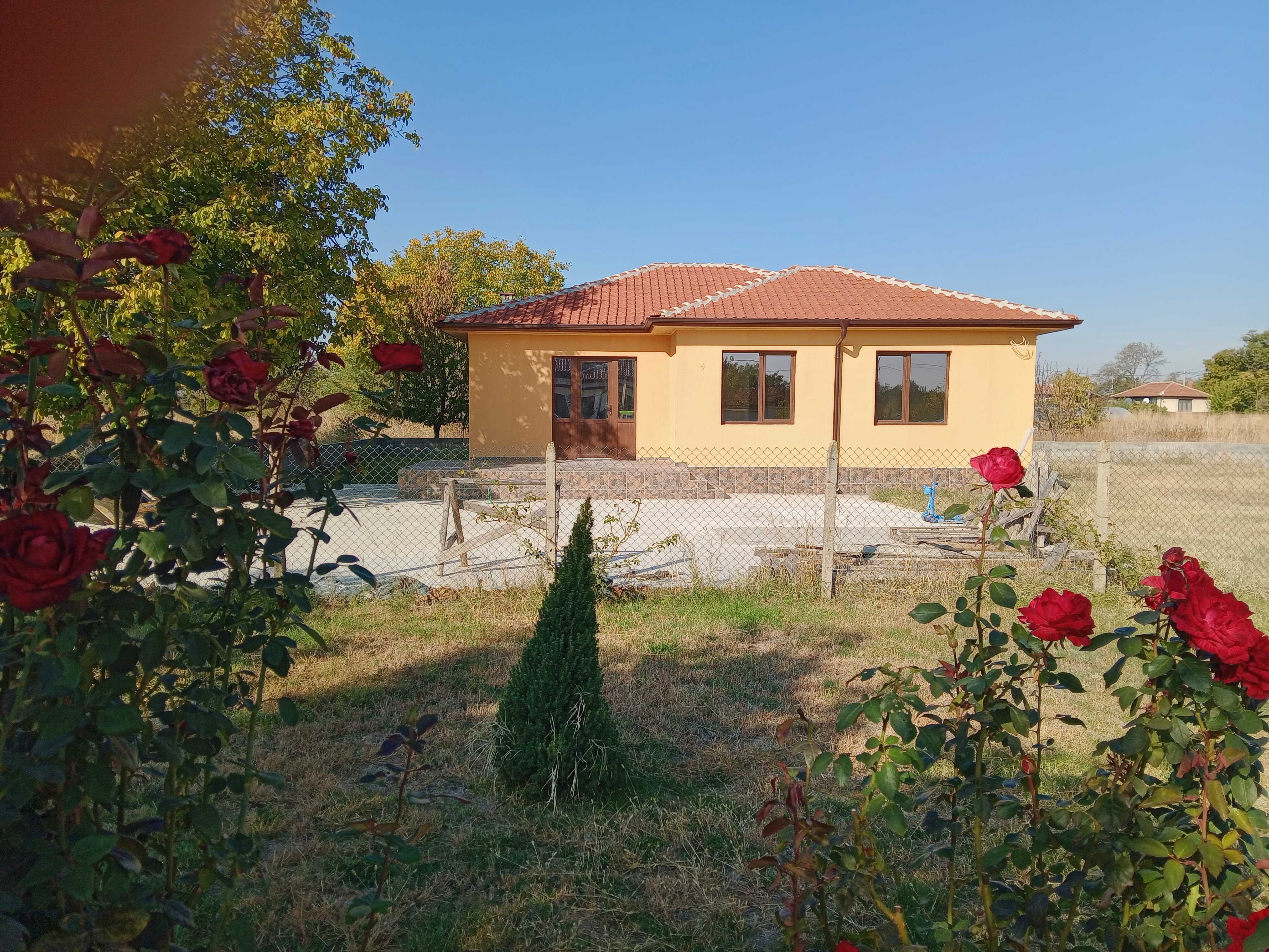Продавам къща, с.Избеглии