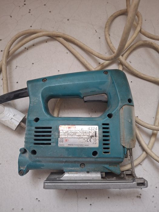 Продам лобзик макита