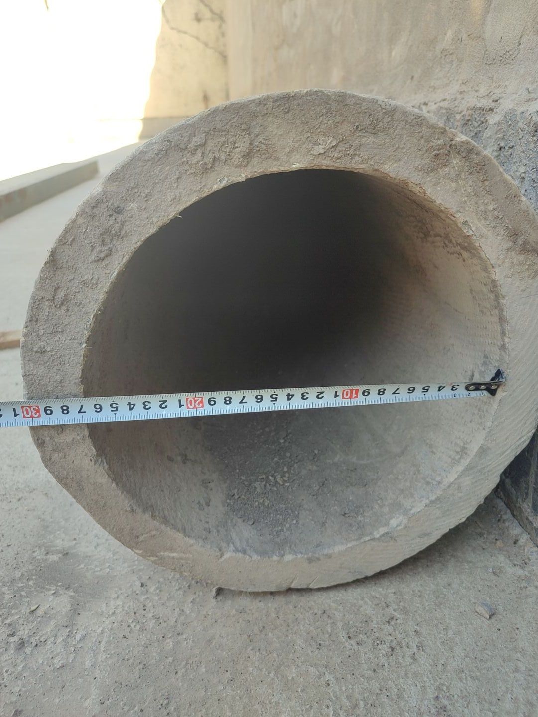 Azbis truba sotiladi