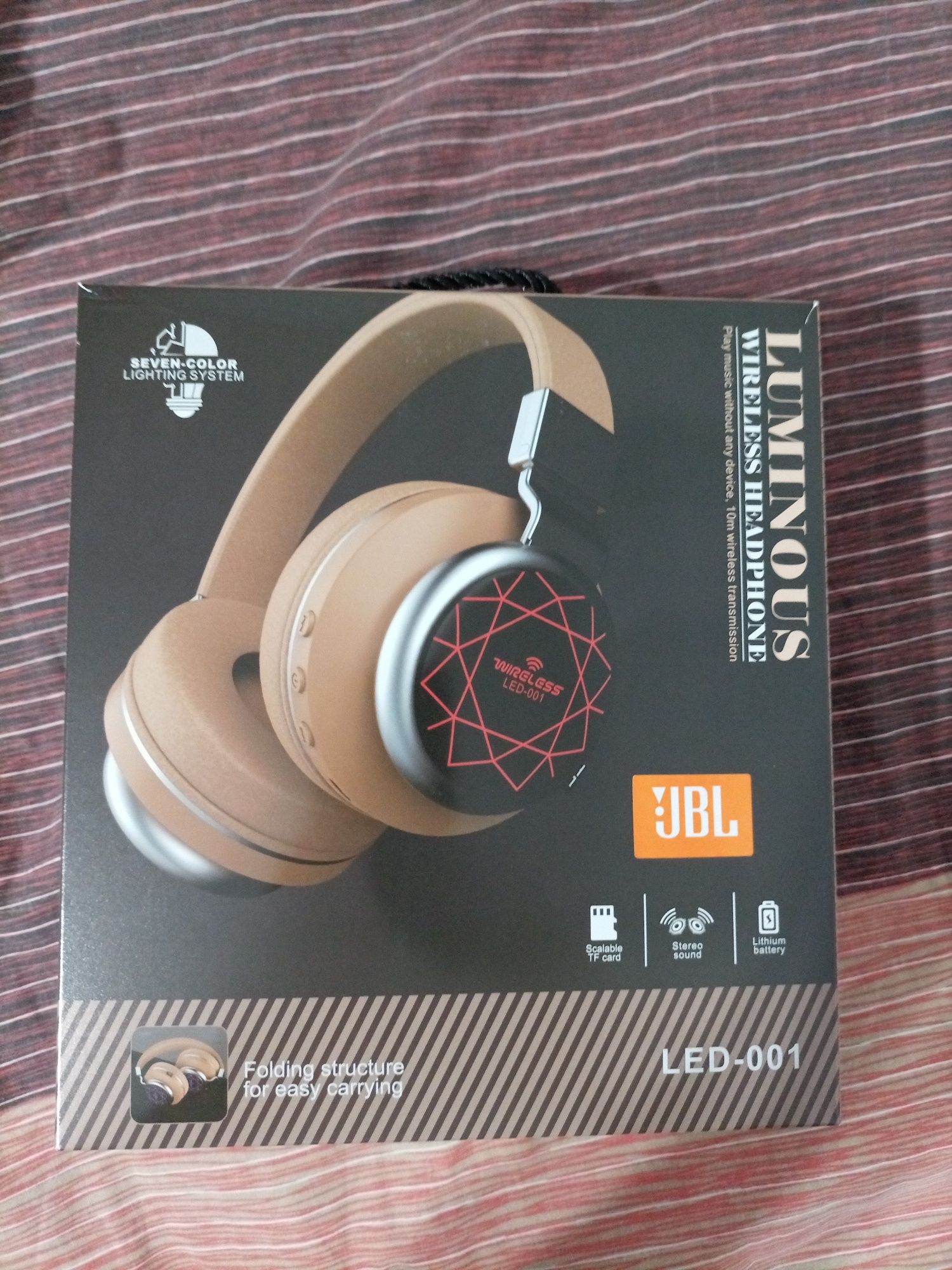 Слушалки JBL Seven color lightening system