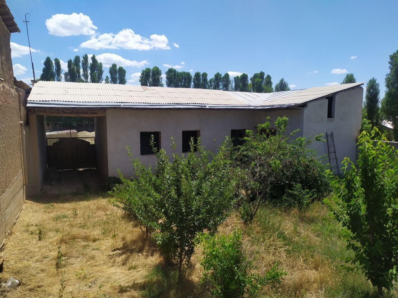 Ховли Участка сотилади Куктеракда. 71000 . 6 сотих  20х30. Срочно