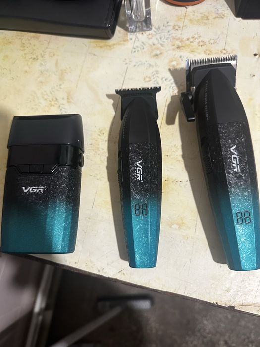 Комплект професионални машинки за подстригване vgr