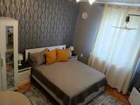Set dormitor matrimonial IKEA: [pat + somieră/2 noptiere/dulap haine]