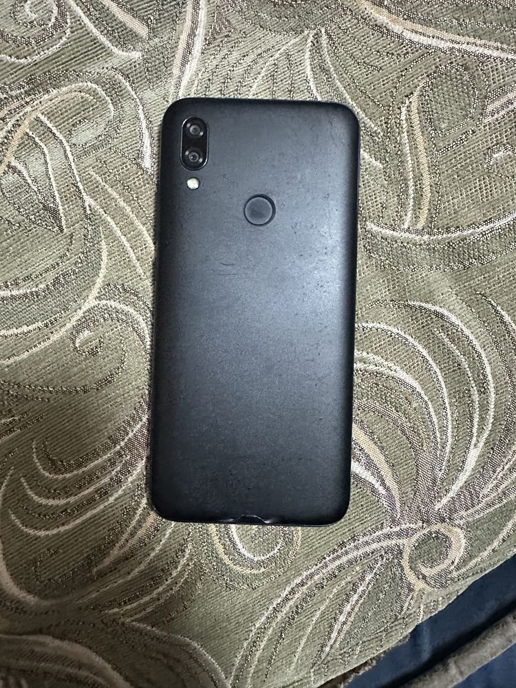 Продаётся телефон redmi 7