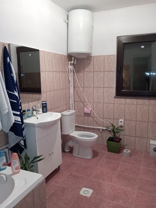 Închiriez casa tip apartament cu etaj in regim Hotelier cu garaj la pa