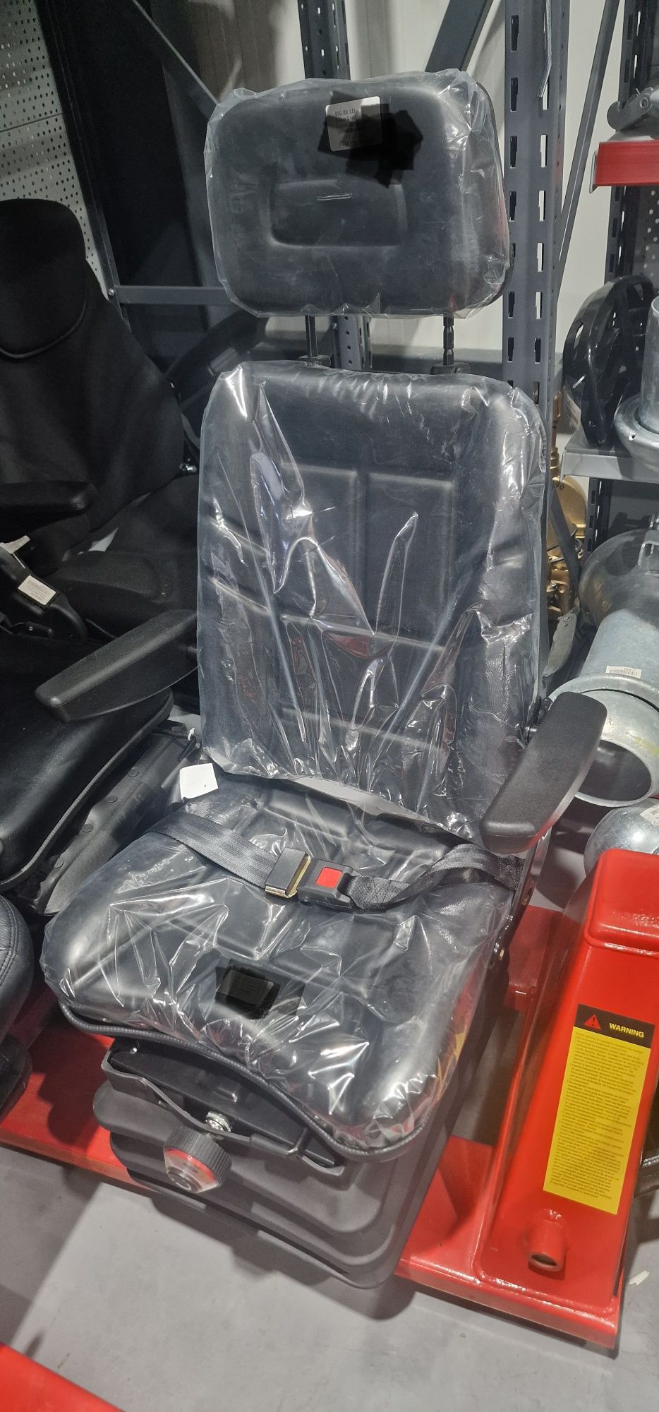 Scaun cu suspensie mecanica cu coliere centura siguranta pret 1400 lei