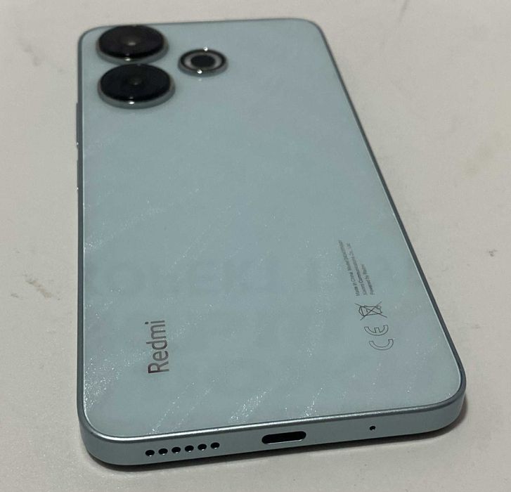 Продавам Redmi 13 128GB 6GB RAM