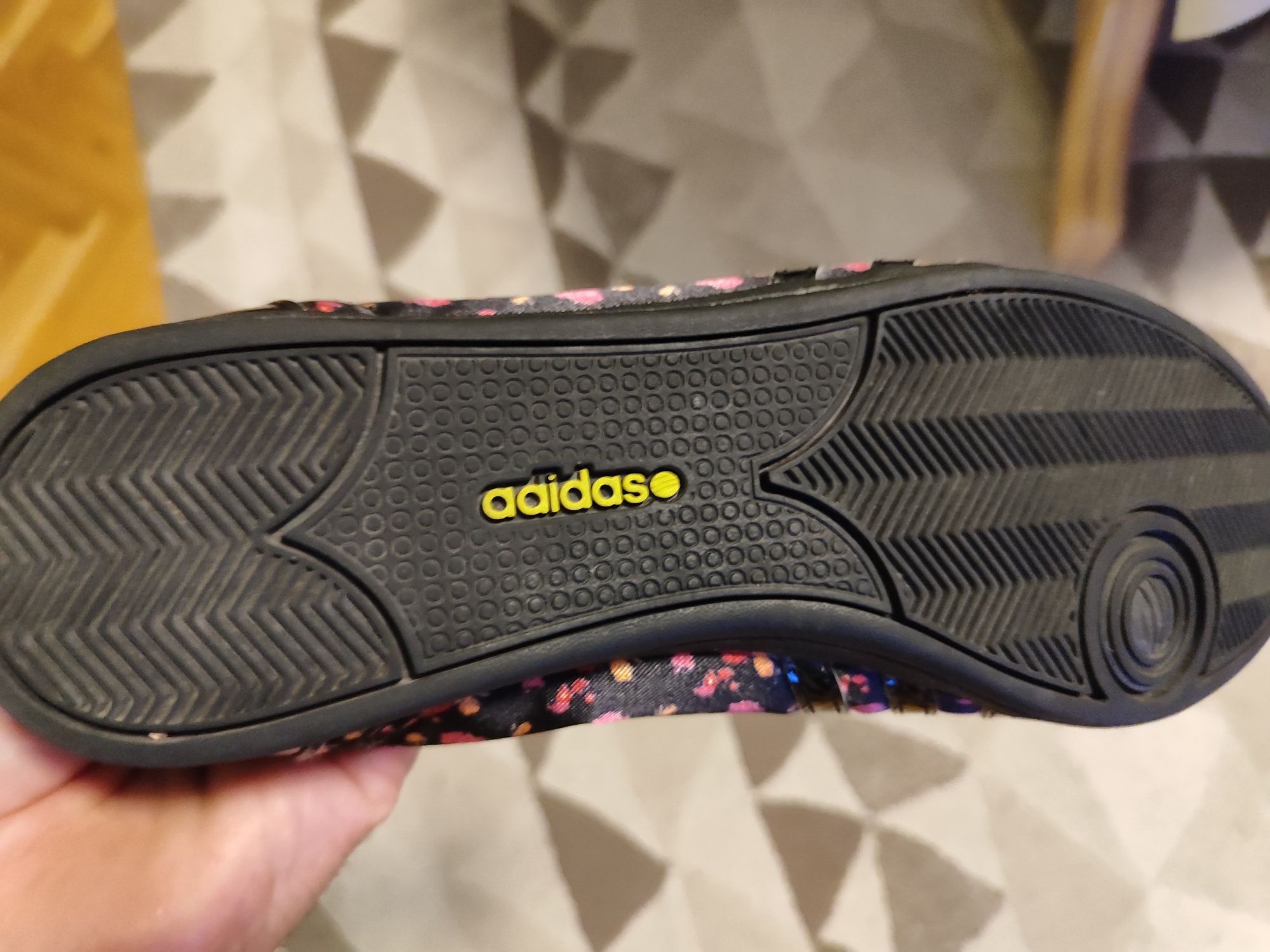 Дамски спортни обувки adidas