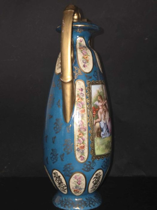 Антикварна ръчно декорирана френска порцеланова ваза, XIX век