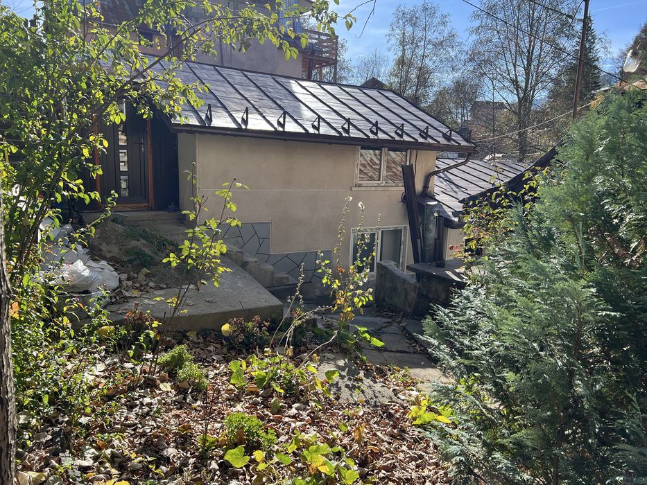 Ocazie!! Casă compusă din apartament + garsonieră, cu intrări separate