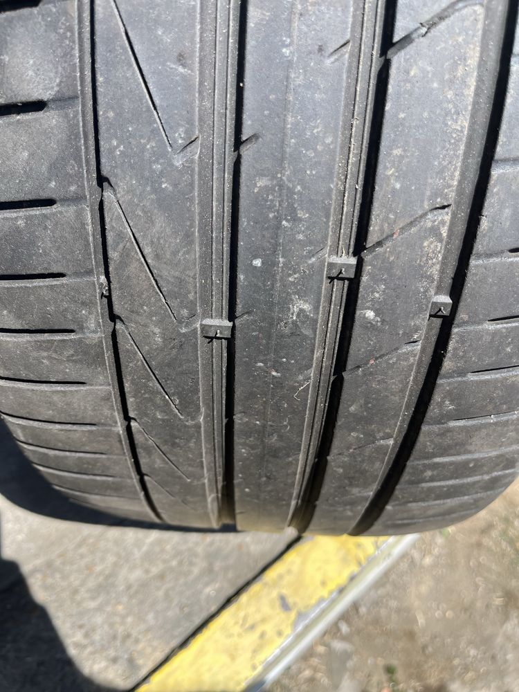 2 бр. летни гуми 245/35/19 Hankook AO DOT 2318 4 mm