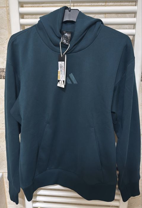 Vand hanorac Adidas marimea S, cu eticheta