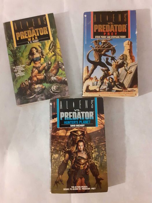 Carti din universul francizelor Alien și Predator (lb. eng.)